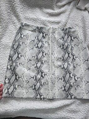 Snake Print Mini Skirt - White/Black